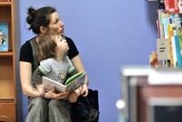 Находящимся в СИЗО подозреваемым или обвиняемым женщинам, чьи дети не достигли возраста четырех лет, хотят дать возможность раз в два месяца выезжать за пределы места содержания под стражей для свидания с ребенком на срок до трех суток