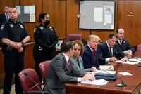 Администрация Трампа проиграла 75% дел в федеральных судах, в которых оспариваются указы президента США