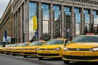С запросом о проверке обоснованности повышения цен на услуги такси в ФАС обратился первый заместитель председателя Комитета Госдумы по контролю Михаил Романов, сообщает его пресс-служба