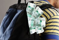 Студент второго курса юридического факультета одного из самых дорогих коммерческих вузов столицы забрал 185 тысяч рублей у 101-летней женщины-ветерана ВОв