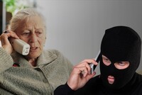 В Туапсе телефонные мошенники, лишившие пенсионерку квартиры, признаны виновными по ч. 4 ст. 159 УК РФ и приговорены к лишению свободы на срок 5 лет и 4 года 6 месяцев в колонии общего режима