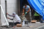 Только за два первых месяца текущего года за нарушение миграционного законодательства в Подмосковье взыскали 16 миллионов 637 тысяч рублей административного штрафа. Также исполнено 119 судебных решений о временной приостановке деятельности различных коммерческих организаций за незаконное трудоустройство иностранных граждан