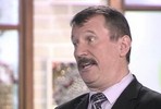 Вы хозяева своих обоев, а тем, что под ними, распоряжаться не можете
