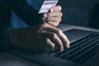 Суд взыскал с дроппера 695 тысяч рублей, похищенных у пенсионерки телефонными мошенниками, сообщила пресс-служба прокуратуры Самарской области