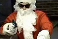 Вооруженный Санта-Клаус грабит американский банк