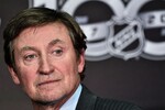 На Уэйна Гретцки подал в суд производитель жвачки 