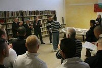 Зачем ходить в школу, когда есть тюрьмы