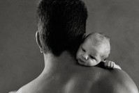 Закон блокирует возможность одиноких мужчин  прибегнуть к суррогатному материнству