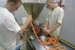 Зеки новосибирской «зоны» освоили производство сосисок