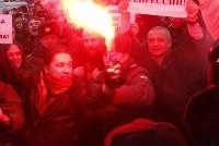 В "День гнева" милиционера огрели факелом