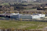 Во Франции заключенный напал на охранника во время раздачи пищи