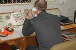 Как должны себя вести сотрудники дежурной части милиции после доставления граждан?