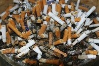 Мосгордума запретила курить в подъездах