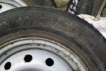 Подросток получил 1,5 года ограничения свободы за бросок колеса