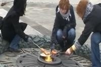Арест за кулинарное шоу на Вечном огне