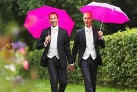 В Париже к митингующим против однополых браков применили слезоточивый газ