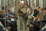 Штрафы за попрошайничество в метро увеличат в 10 раз