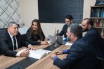 Соблюдать процессуальные гарантии и защитить адвокатов