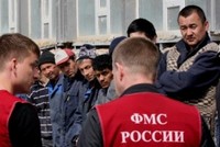 ФМС не смогла определить, кто, когда и зачем из 90% обитателей лагеря мигрантов в Гольяново приехал в Россию