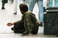 В Новой Москве цыгане из роскошного особняка оформили «опекунство» над инвалидами и заставляют зарабатывать попрошайничеством