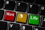 В кризис россияне считают личную жизнь важнее работы