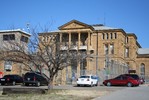 В исправительном центре «Менар» в США заключенные напали на охранников и священника