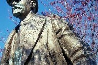 Матвиенко назвала «варварским актом» подрыв памятника Ленину