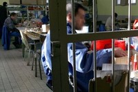 Бывшему заключенному во Франции выплатят 10 000 евро