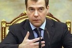 Медведев утвердил комендантский час для детей