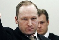Брейвик попросил отпустить его на похороны матери