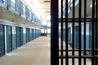 Сенаторы разрешат отпускать подсудимых на похороны родных