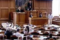 Парламент одобрил двойное наказание для иностранцев