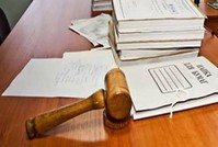 Судья выносил неправосудные приговоры, сочиняя выступления обвинителя и защиты