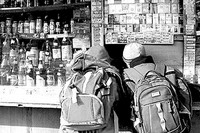 Госдума подняла штрафы за продажу алкоголя детям до 500 тыс. руб.