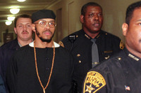 Трое американских заключенных объявили голодовку