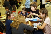 Милонов закрыл выставку с «полуизвращенными» детскими книжками