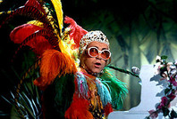 Коммунисты готовы терпеть «сомнительную репутацию» сэра Элтона Джона