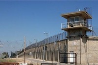 В израильской тюрьме палестинский заключенный напал на представителя Красного креста