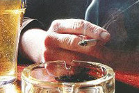 Курильщики и любители алкоголя принесут пользу