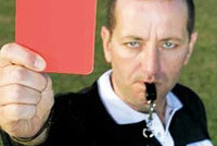 Футболисты подрались из-за судьи