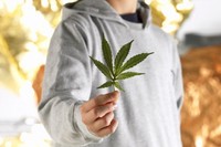 За продажу наркотиков школьник может пойти под суд