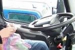 Водитель красноярского троллейбуса снят с маршрута за вязание за рулем с маршрута