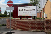В лондонской тюрьме Thameside заключенных держат в камерах 23 часа в сутки