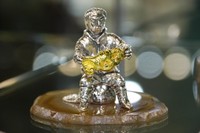 Магаданские золотые елки появятся на прилавках магазинов