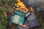 Два американских пастора осквернили священную книгу