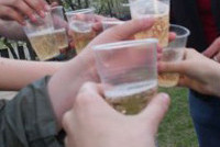 Мошенники спаивали своих жертв