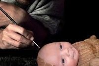 Учителя-педофила нашли по фотографиям совращенного ребенка в Интернете