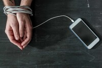 В случае ареста денежных счетов гражданина органами дознания операторам связи могут дать право отключать абонента от сети