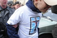 Полиция поймала 5 участников акции в поддержку «Pussy Riot»