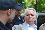 Полицейским, возбудившим дело против избитого ими профессора, предъявлено обвинение